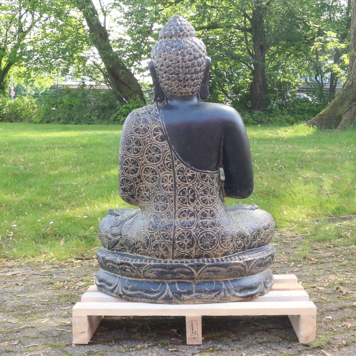 Buddha Steinfigur Deko aus Stein für den Garten frostsicher wetterfest groß Steinbuddha