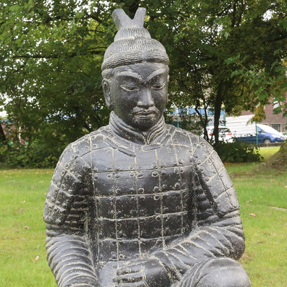 Samurai Krieger aus Stein Japan Steinfigur Skulptur Gartenfigur Massiv frostsicher für innen und aussen Steinkrieger sitzend 100 cm