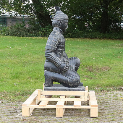 Samurai Krieger aus Stein Japan Steinfigur Skulptur Gartenfigur Massiv frostsicher für innen und aussen Steinkrieger sitzend 100 cm