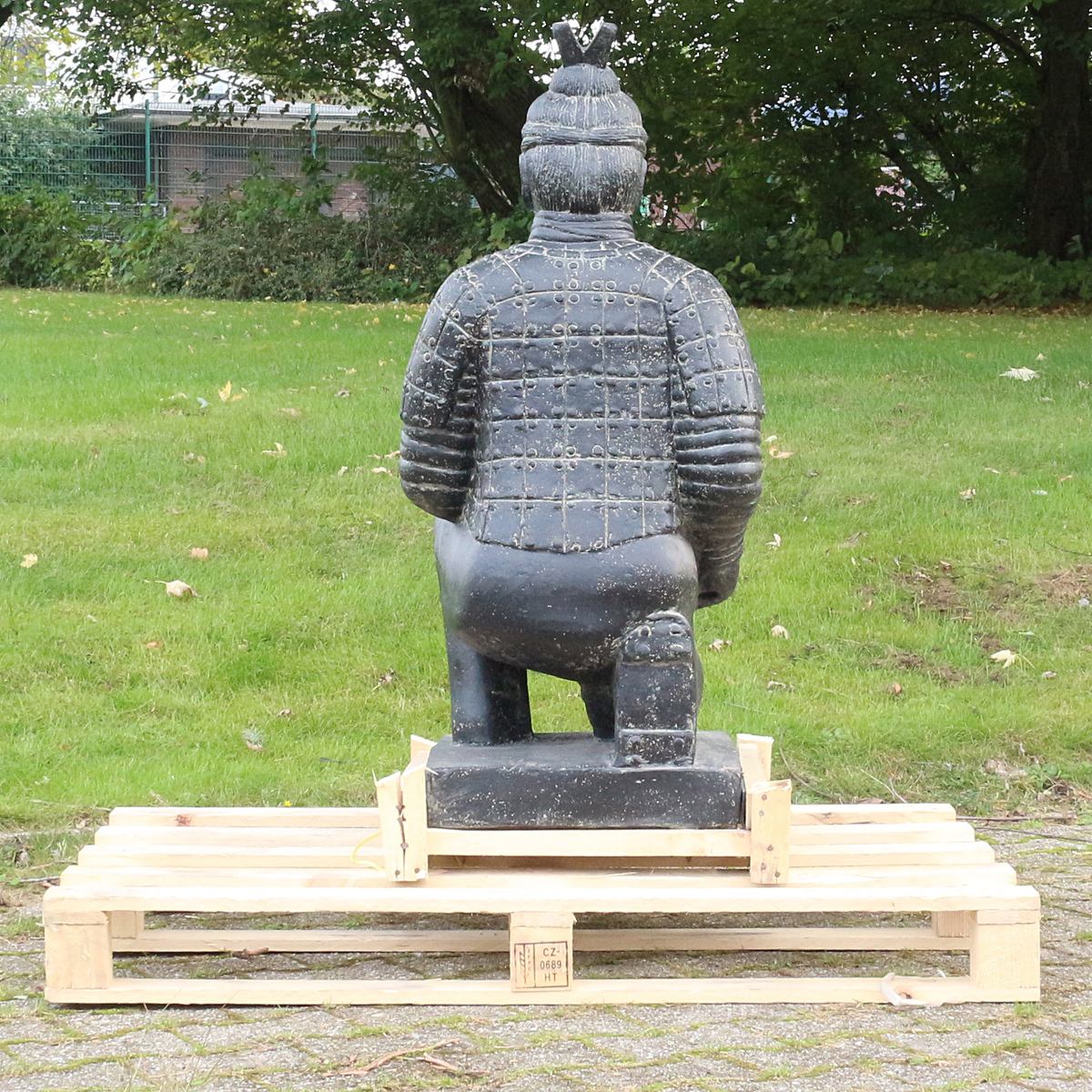 Samurai Krieger aus Stein Japan Steinfigur Skulptur Gartenfigur Massiv frostsicher für innen und aussen Steinkrieger sitzend 100 cm