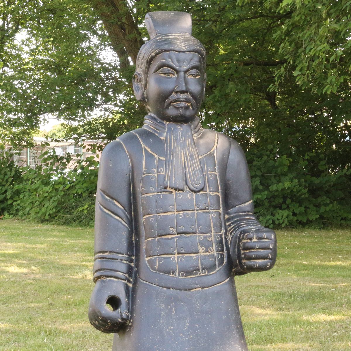 Samurai Krieger aus Stein Japan Steinfigur Skulptur Gartenfigur Massiv frostsicher für innen und außen Steinkrieger stehend GRC 127 cm