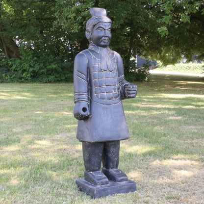 Samurai Krieger aus Stein Japan Steinfigur Skulptur Gartenfigur Massiv frostsicher für innen und außen Steinkrieger stehend GRC 127 cm
