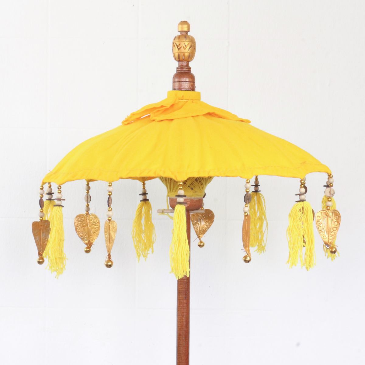 Kleiner Tischschirm aus Bali Garten Schirm Dekoration Party  Partyschirm Handarbeit Orient Dekoschirm ca. 40 cm Gelb Gold
