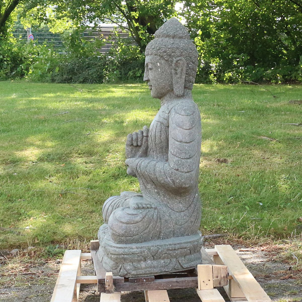 Buddha Steinfigur Deko aus Stein für den Garten frostsicher wetterfest groß Steinbuddha