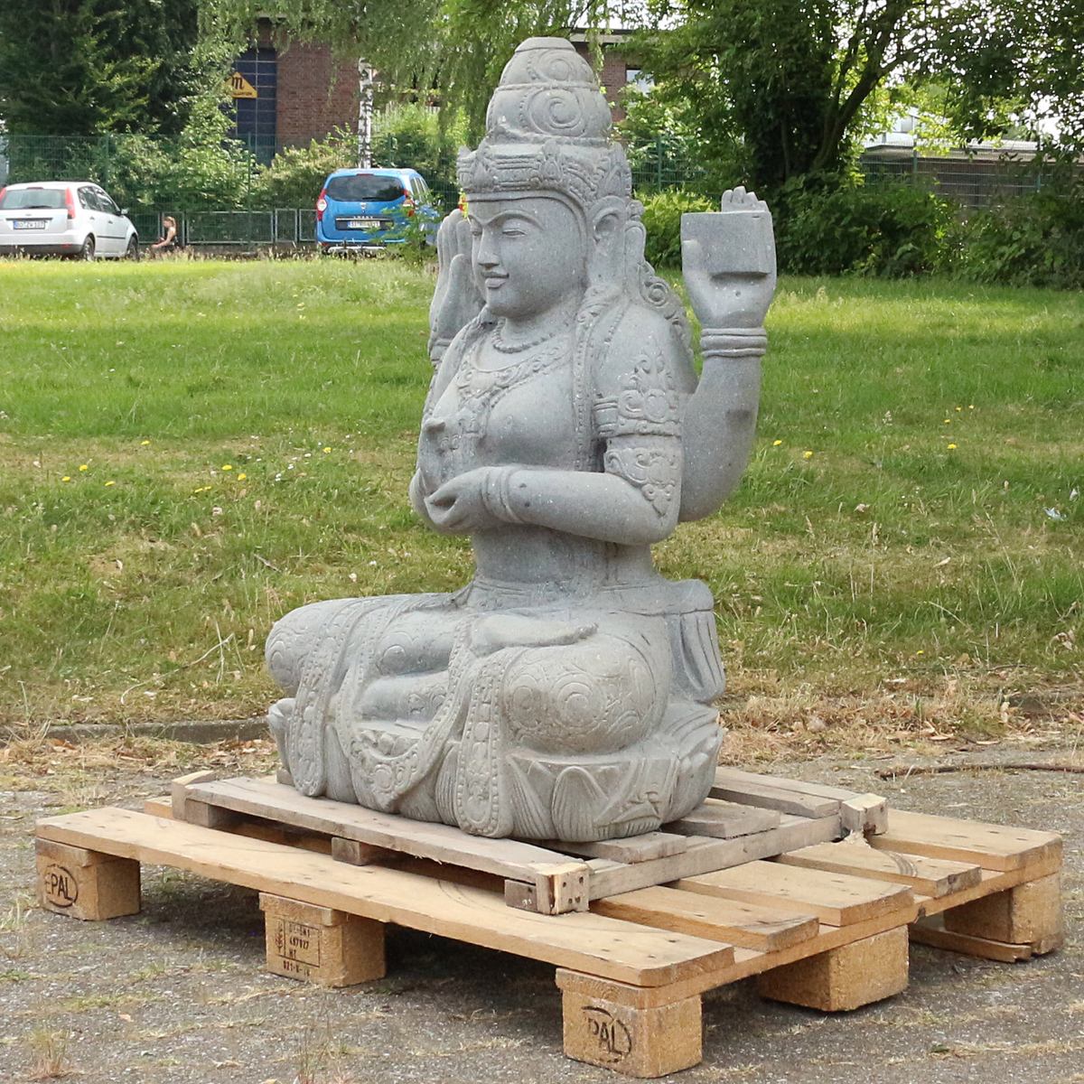 Lakshmi Figur sitzend Steinfigur Flussstein Massiv 102 cm